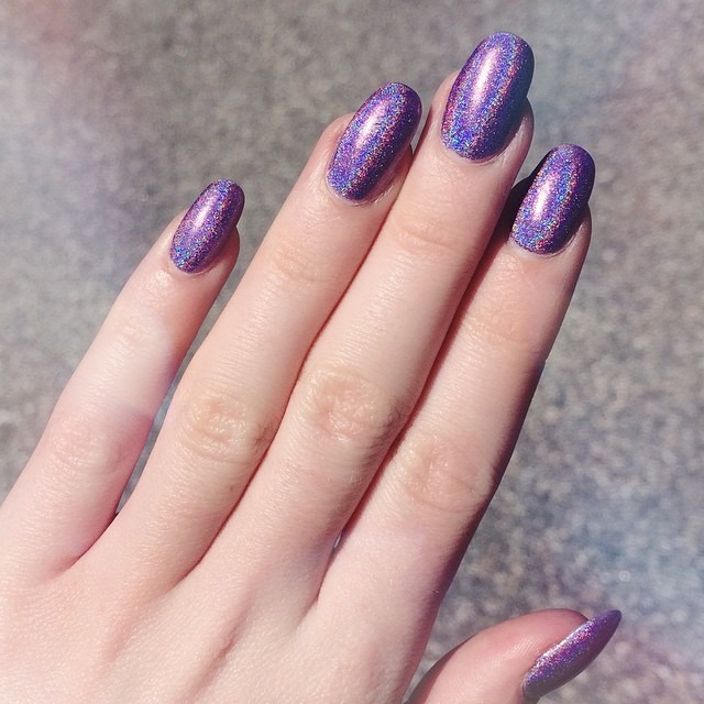 12-sparkle-holographic-nails